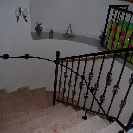 Almond Grove A4 Apartment *