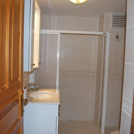 Almond Grove A4 Apartment *